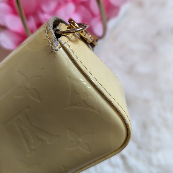 RARE LOUIS VUITTON Vernis Pochette Lagoon Glasses Case in Perle/Yellow - Picture 13 of 14